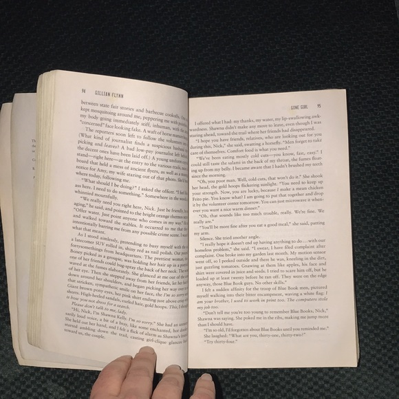 “Gone Girl” paperback book - Picture 5 of 8